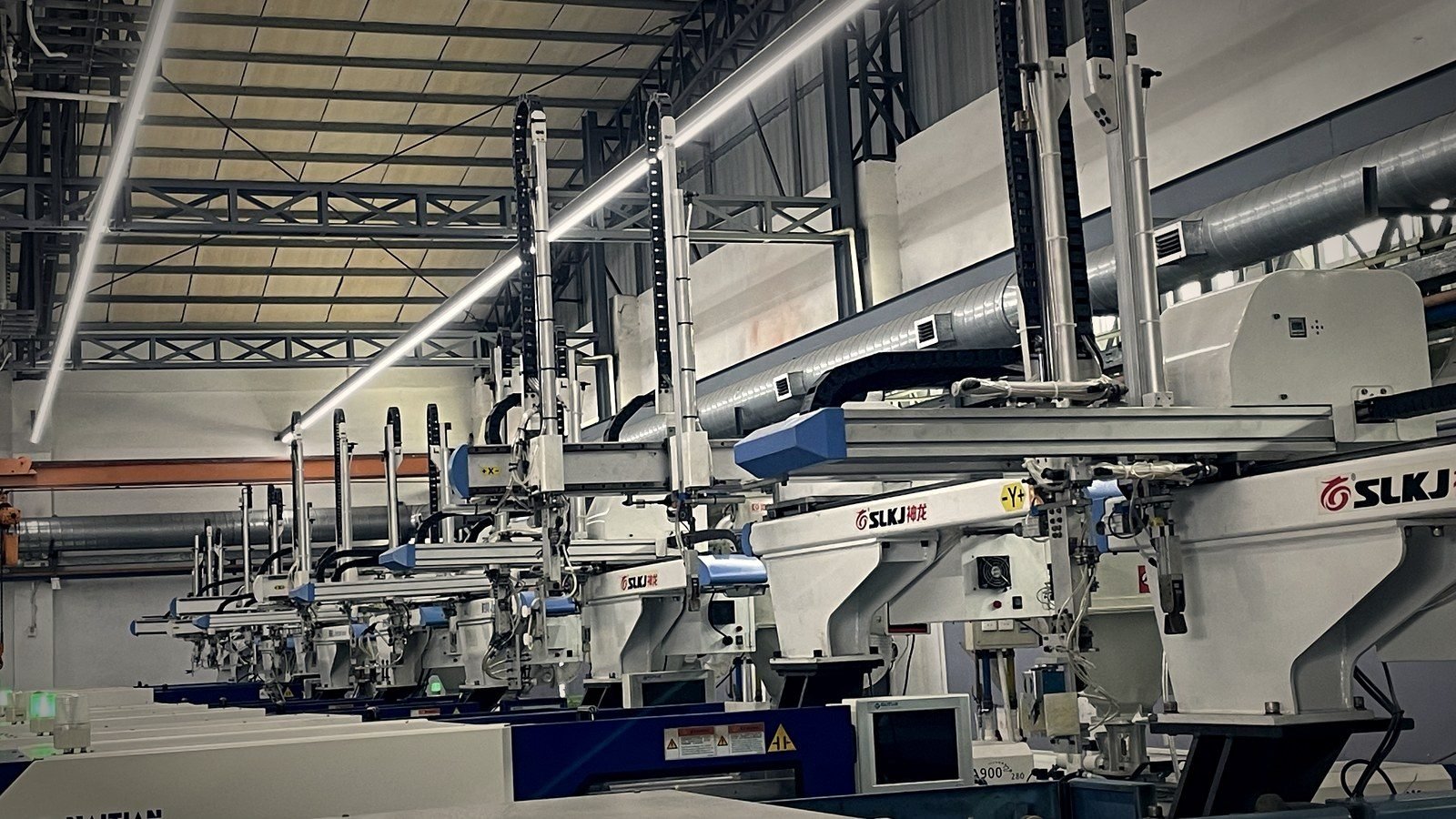 Lianbo injection molding workshop